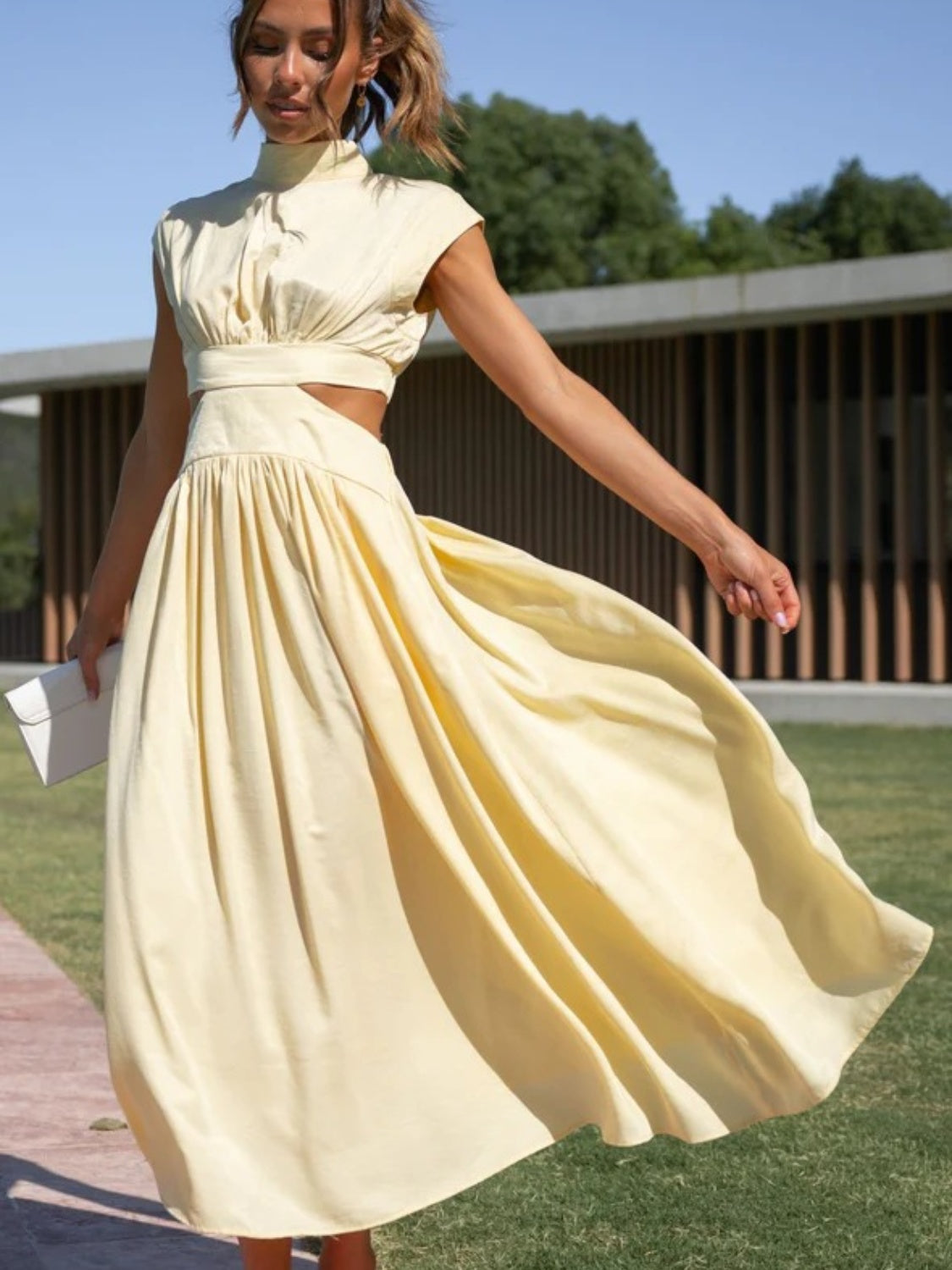 Gersinde - Elegant Sleeveless Dress with Cutout and Stand-up Collar for Women