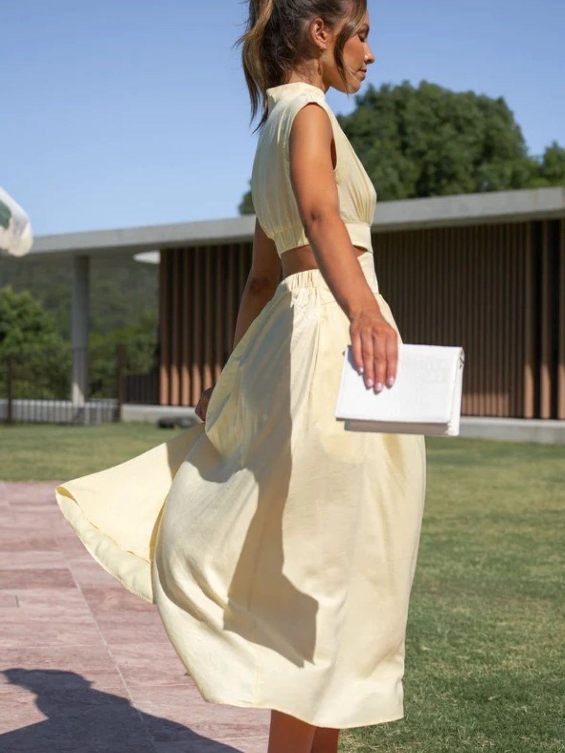 Gersinde - Elegant Sleeveless Dress with Cutout and Stand-up Collar for Women