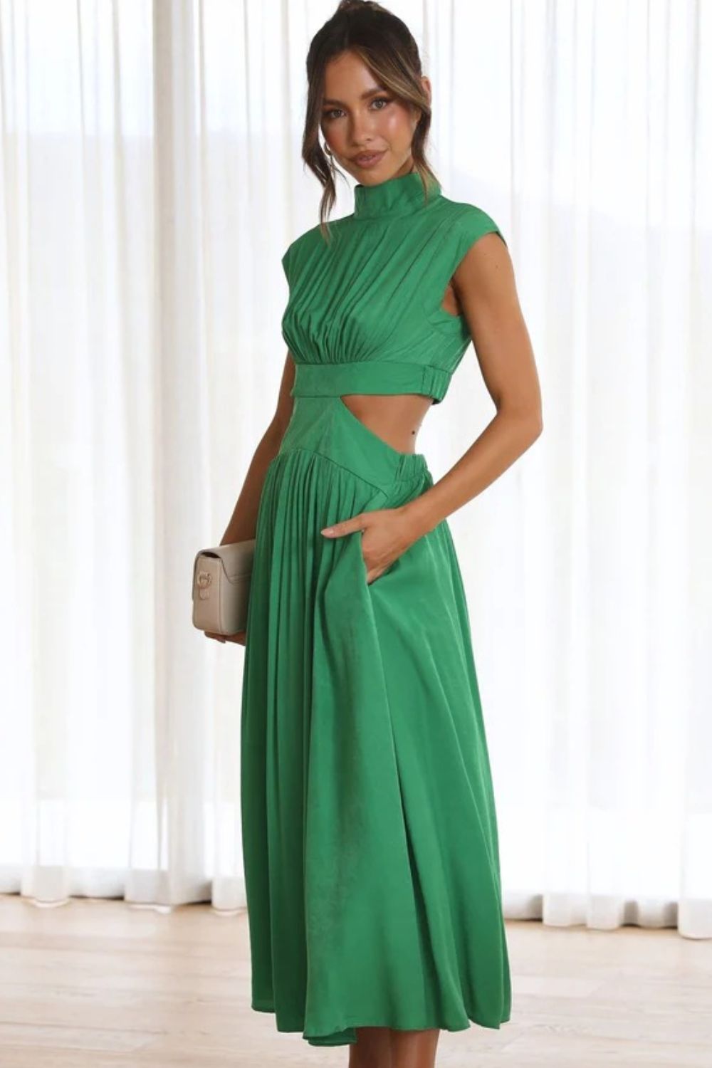 Gersinde - Elegant Sleeveless Dress with Cutout and Stand-up Collar for Women